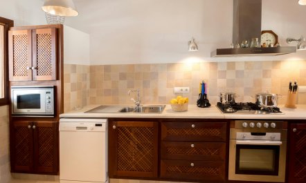 Charming Seaside Haven 8