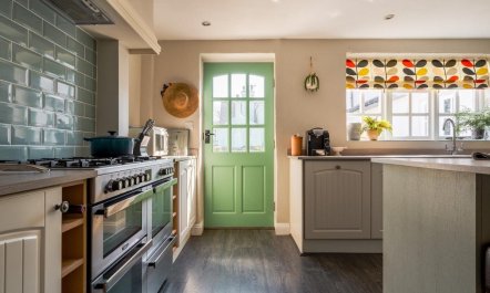 Teatime & Billiards 9