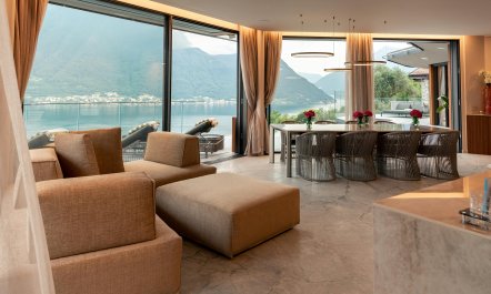 Ophelia on the Lake 9