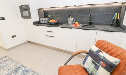 2A Salubrious Terrace 7