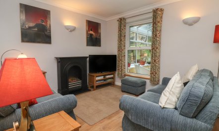 New Tower House- 10 Pear Tree Court 3