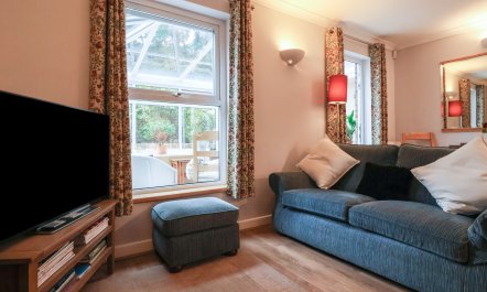 New Tower House- 10 Pear Tree Court 4