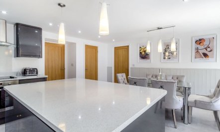 Queen Victoria Suite 3