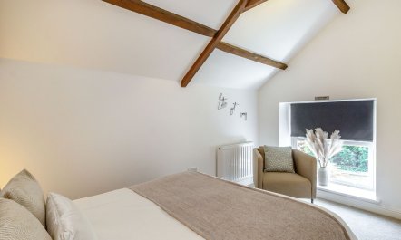 Queen Victoria Suite 6