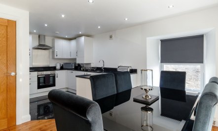 Queen Elizabeth Suite 3