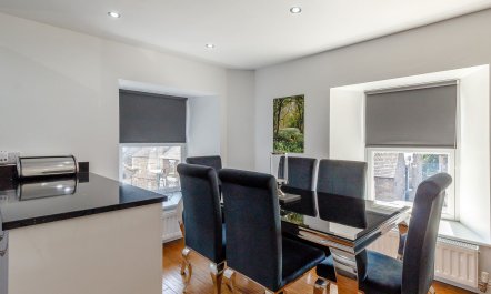 Queen Elizabeth Suite 6