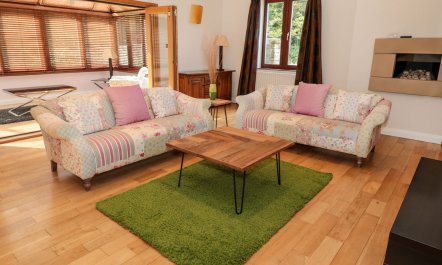 Walworth Castle Lodge 2