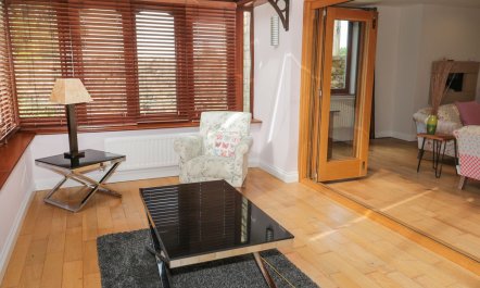 Walworth Castle Lodge 6