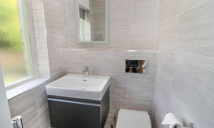 Walworth Castle Lodge 7