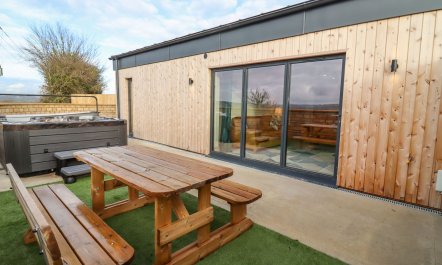 Bears Court North Barn 4 1