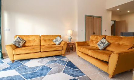 Bears Court North Barn 4 5