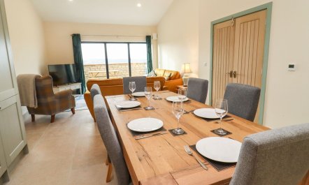 Bears Court North Barn 4 6