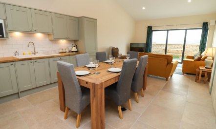 Bears Court North Barn 4 7