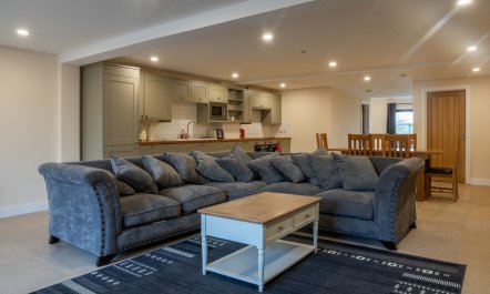 Bears Court North Barn 8 1