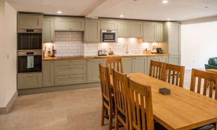 Bears Court North Barn 6 1