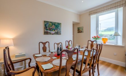 5 Bed in Campbelltown 2