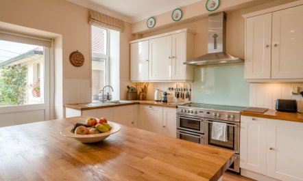 5 Bed in Campbelltown 9