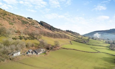 6 Bed in Penybontfawr 0