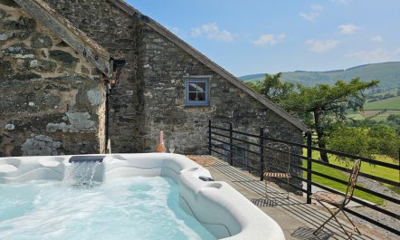 6 Bed in Penybontfawr 0