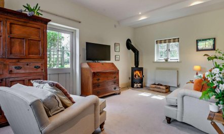 1 Bed in Fifehead Neville 2