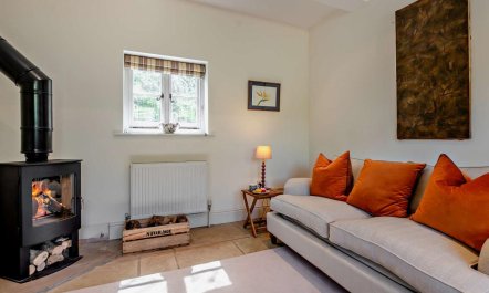 1 Bed in Fifehead Neville 6