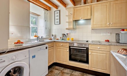 2 Bed in Conwy 7