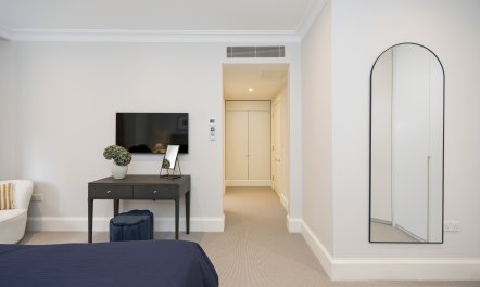 Knightsbridge Delight 7