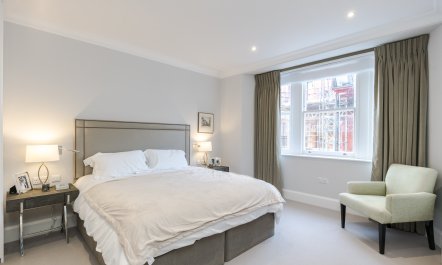 Knightsbridge Delight 1