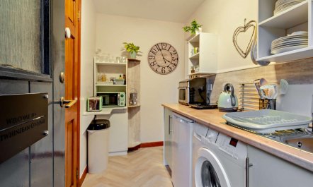 1 Bed in Dollar 2