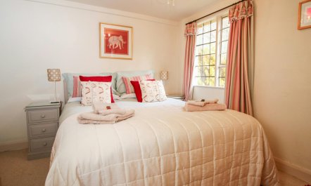 The Chalford Cottage 4