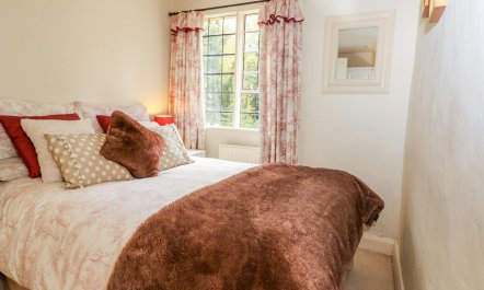 The Chalford Cottage 7