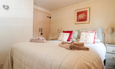 The Chalford Cottage 5