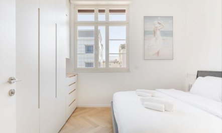 Bauhaus Abode 7
