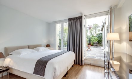 The Paris Pearl 8