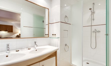 The Paris Pearl 9