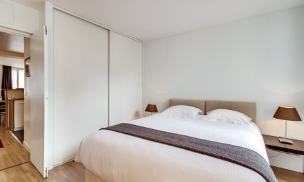 The Paris Pearl 7