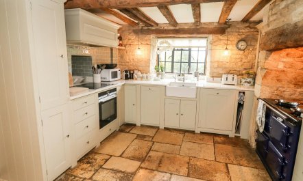 River Windrush Valley Cottage 8