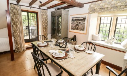 River Windrush Valley Cottage 7