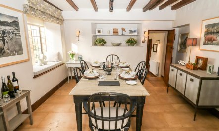 River Windrush Valley Cottage 6