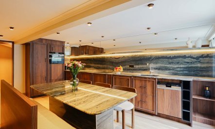 Queen of the Moment 2