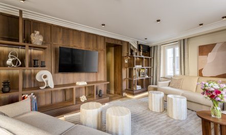 Queen of the Moment 4