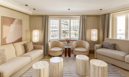 Queen of the Moment 1