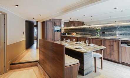 Queen of the Moment 0