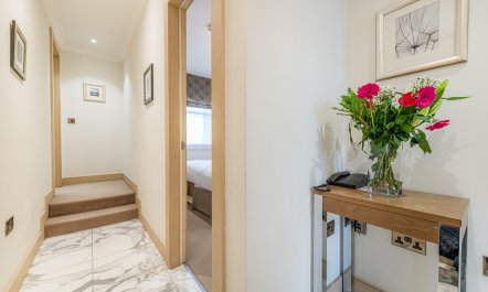 Knightsbridge Living 1