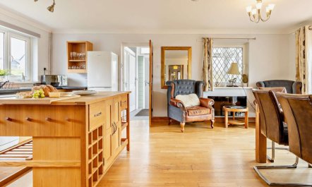 5 Bed in Bow Street