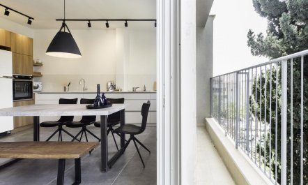 Booking in the Boulevard 1