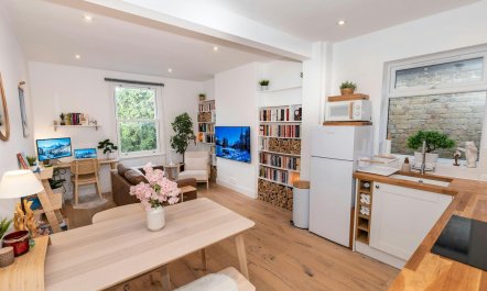 The Kingston Retreat 6