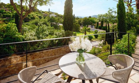 Champagne-Flavoured 6