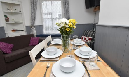3 Bed in Tenby 1