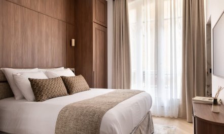 Love in the Moment 4